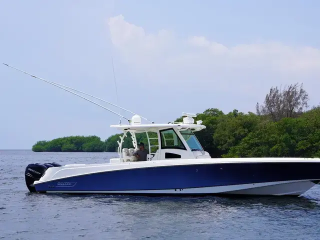 Boston Whaler 370 Outrage