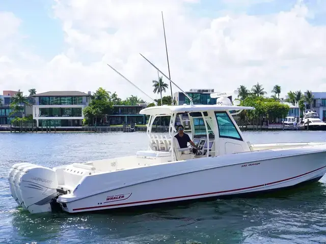 Boston Whaler 350 Outrage