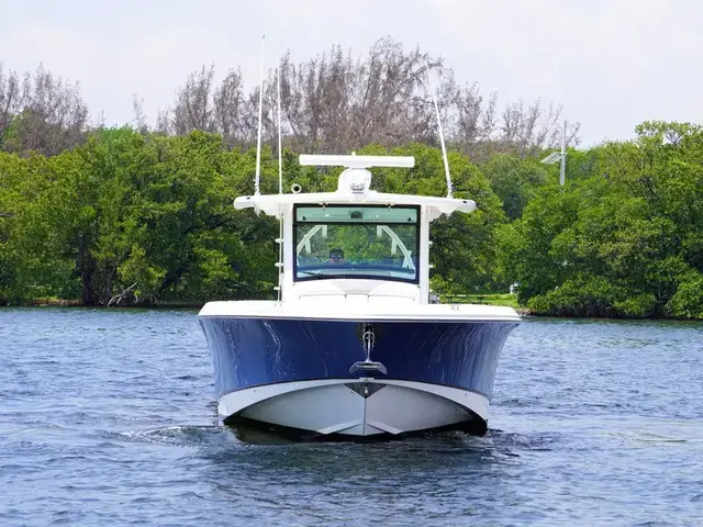 Boston Whaler 370 Outrage