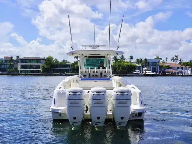 Boston Whaler 350 Outrage