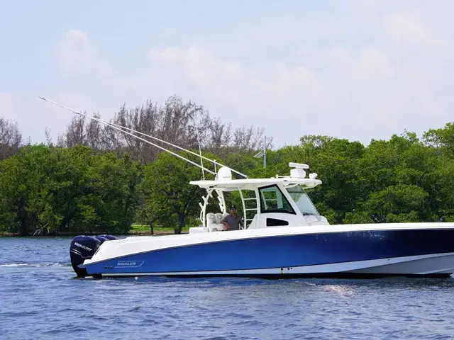 Boston Whaler 370 Outrage