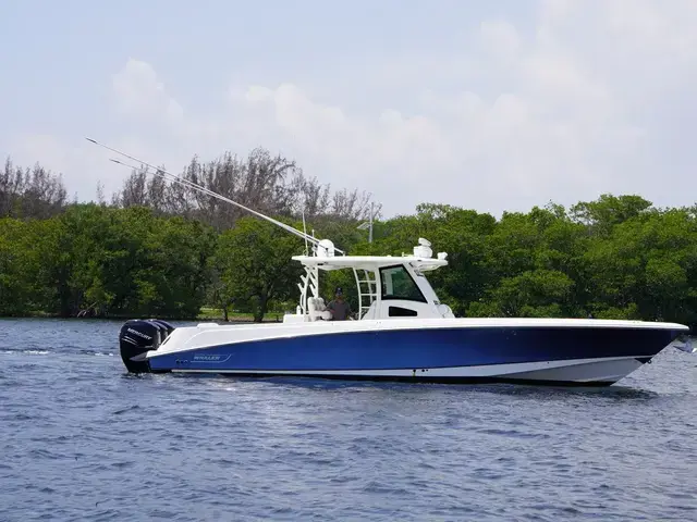 Boston Whaler 370 Outrage