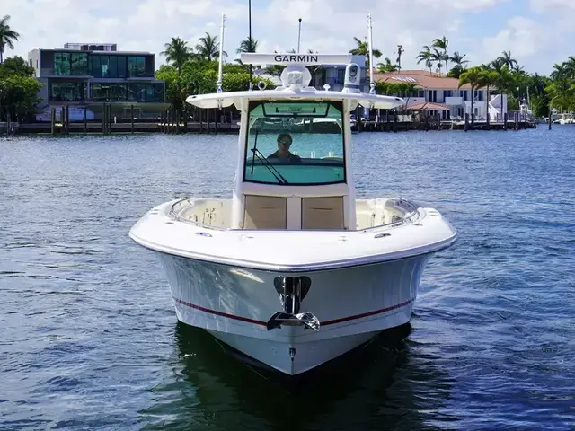 Boston Whaler 350 Outrage