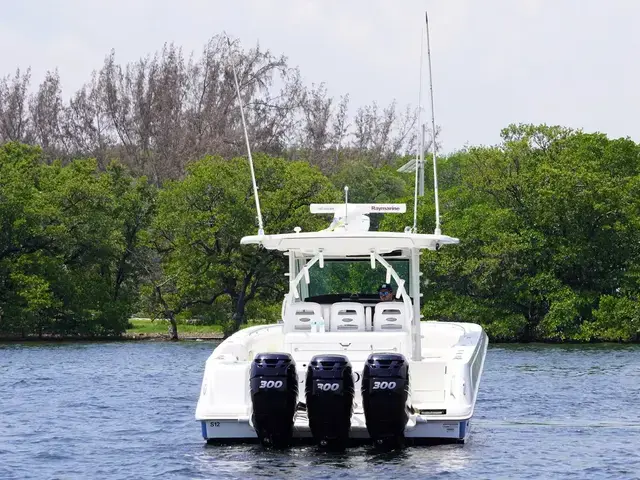 Boston Whaler 370 Outrage