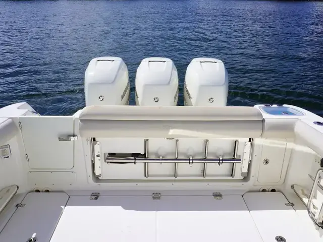 Boston Whaler 350 Outrage