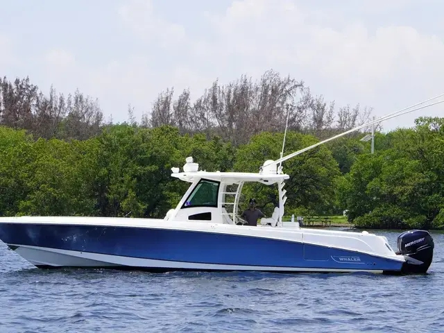 Boston Whaler 370 Outrage