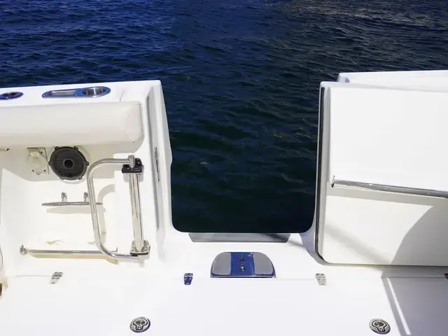 Boston Whaler 350 Outrage