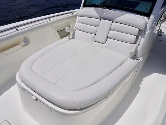 Boston Whaler 370 Outrage