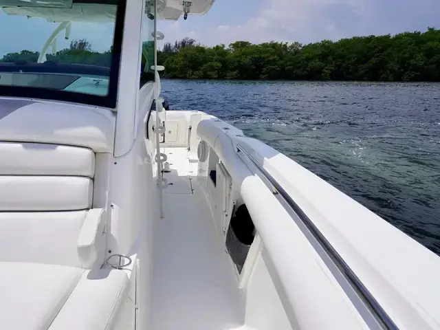 Boston Whaler 370 Outrage