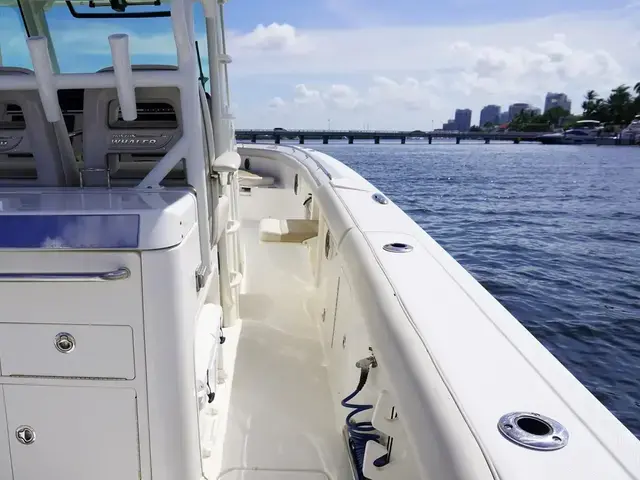 Boston Whaler 350 Outrage