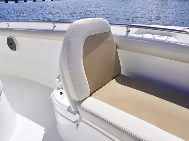 Boston Whaler 350 Outrage