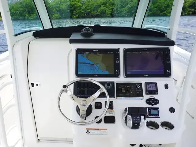 Boston Whaler 370 Outrage