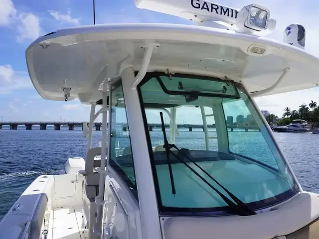 Boston Whaler 350 Outrage