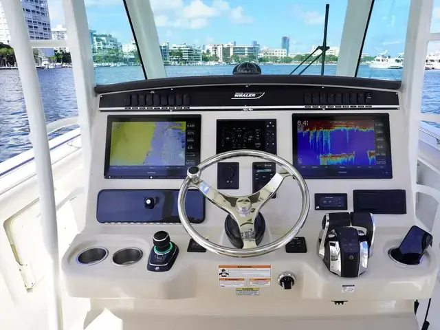 Boston Whaler 350 Outrage