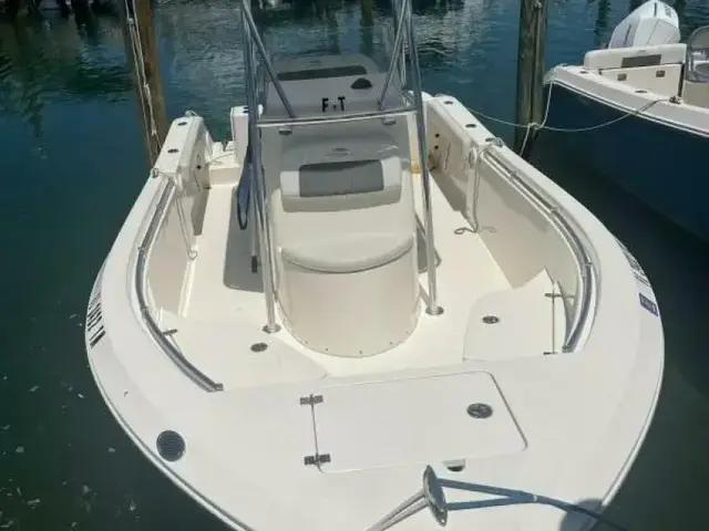 Cobia Boats 220 Center Console