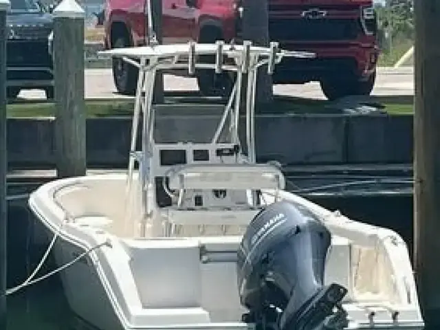 Cobia Boats 220 Center Console