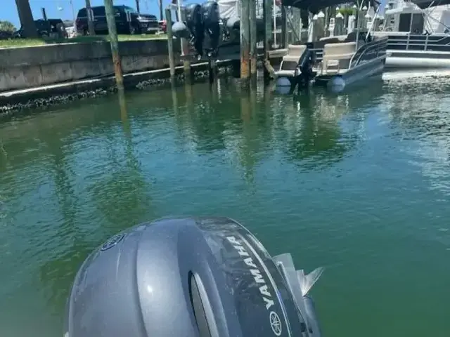 Cobia Boats 220 Center Console