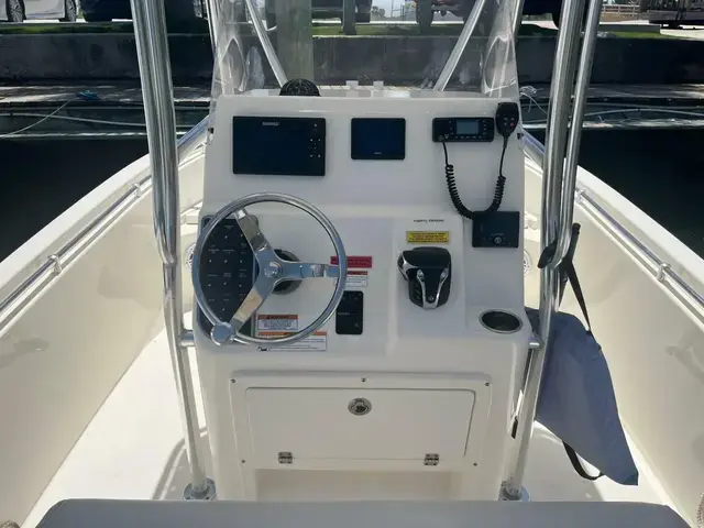 Cobia Boats 220 Center Console