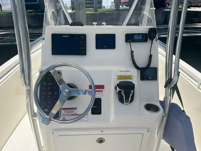 Cobia Boats 220 Center Console