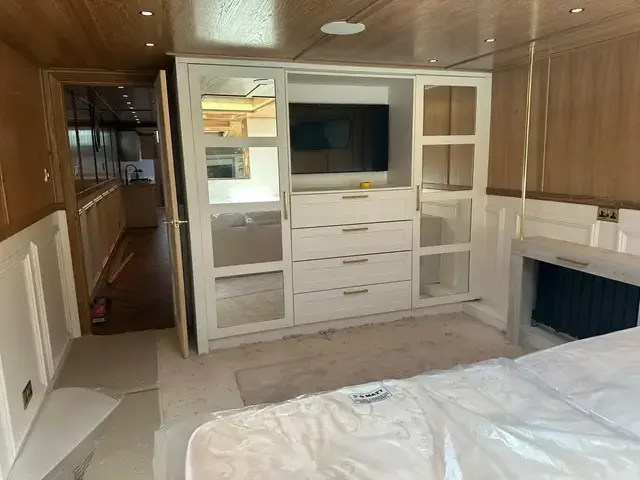 Aquarius 65' Widebeam Eurocruiser