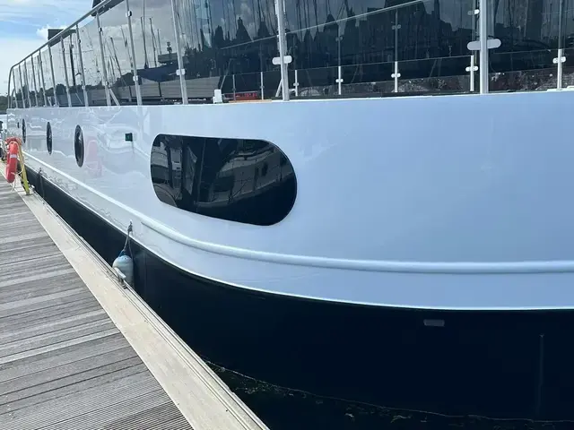 Aquarius 65' Widebeam Eurocruiser