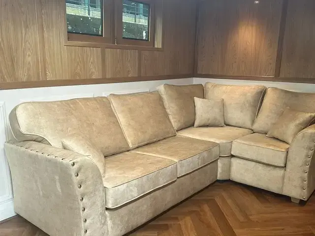 Aquarius 65' Widebeam Eurocruiser