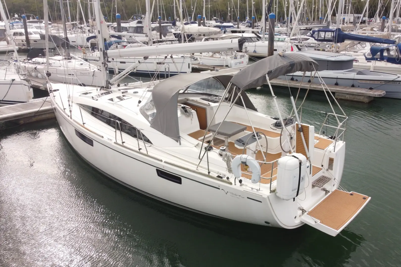 2020 Bavaria 42 vision