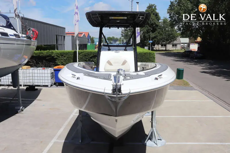 2002 Boston Whaler 270 outrage