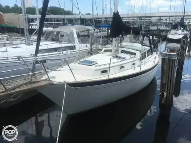 Islander 38 Freeport Sloop