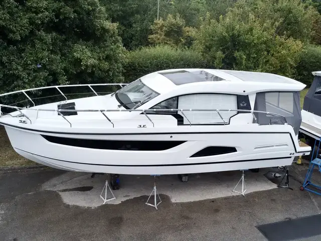 Sealine C390