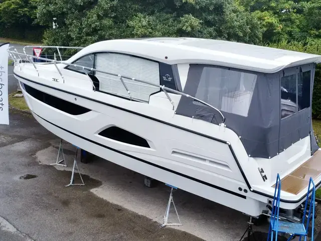 Sealine C 390