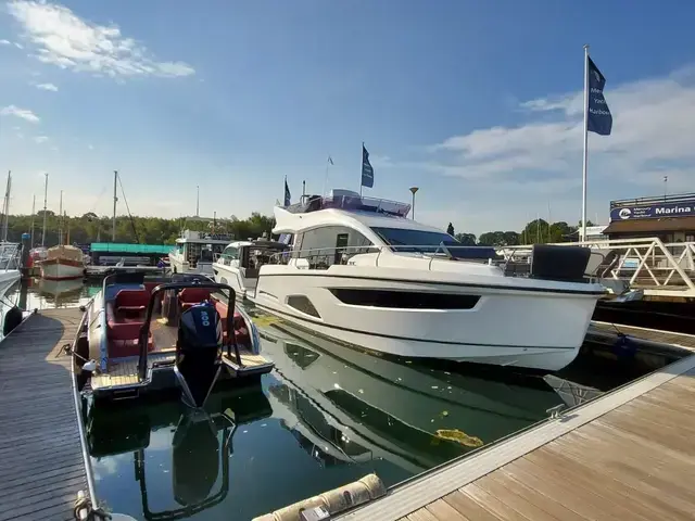 Sealine F430