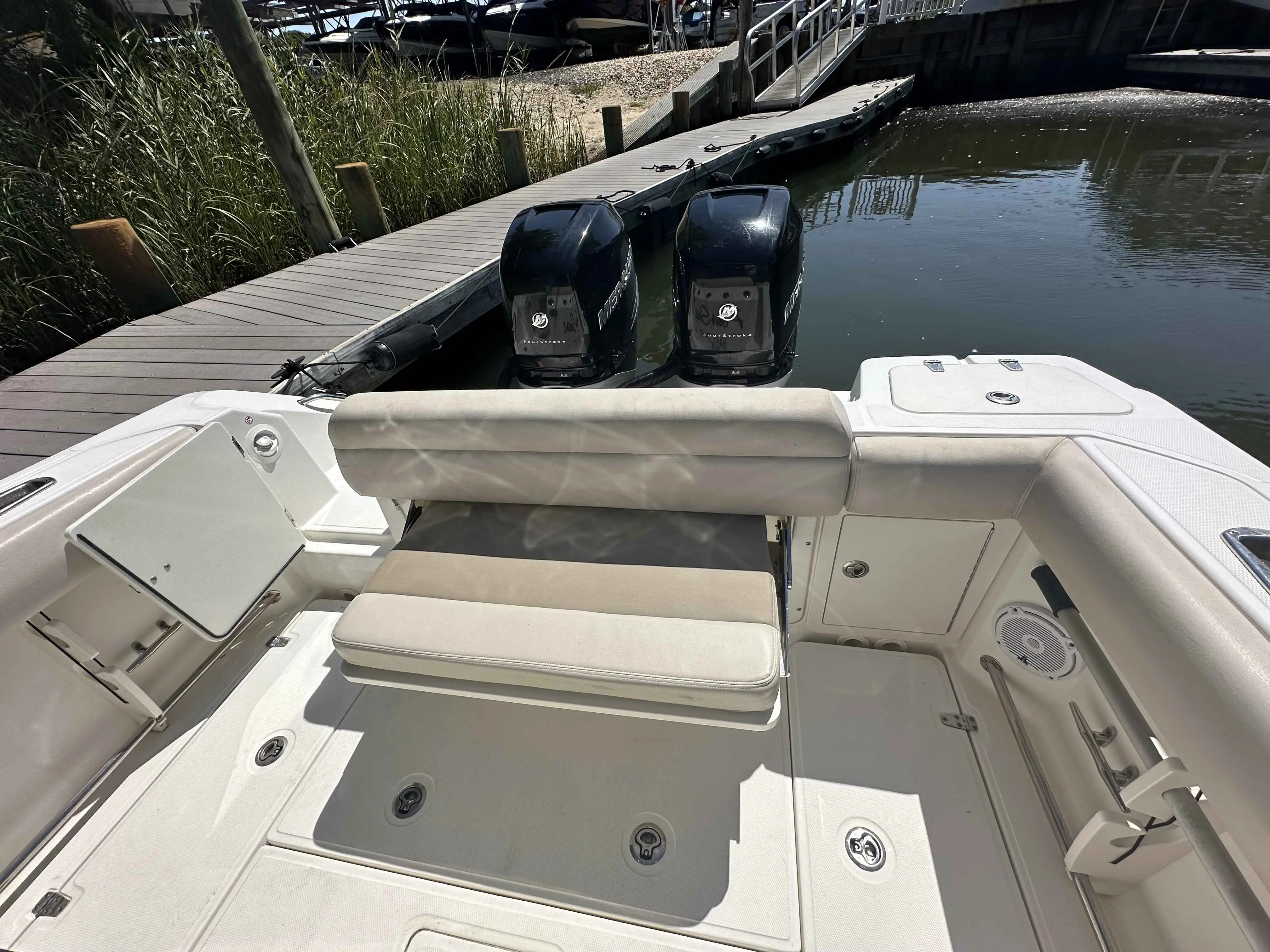 2016 Boston Whaler 250 outrage