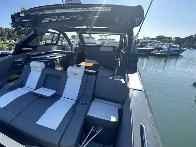 Cruisers Yachts 42 Gls South Beach - Ob