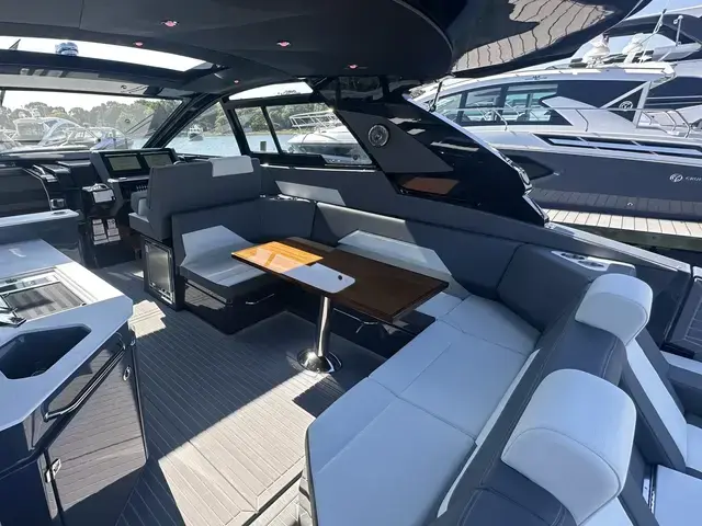 Cruisers Yachts 42 Gls South Beach - Ob