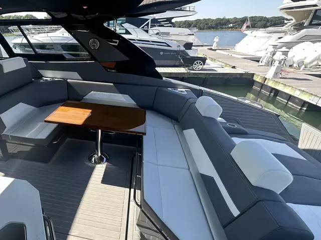 Cruisers Yachts 42 Gls South Beach - Ob