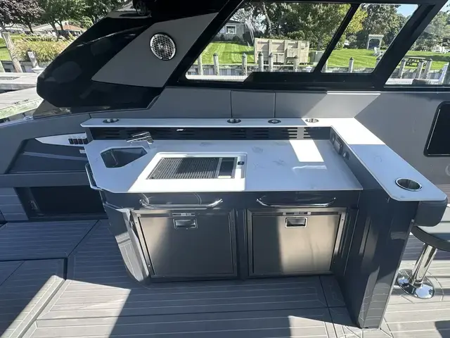 Cruisers Yachts 42 Gls South Beach - Ob