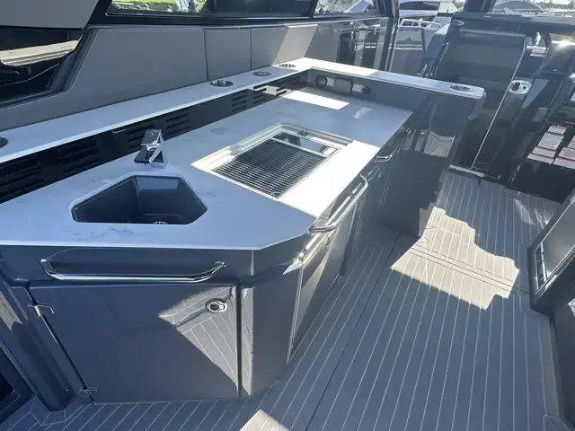 Cruisers Yachts 42 Gls South Beach - Ob