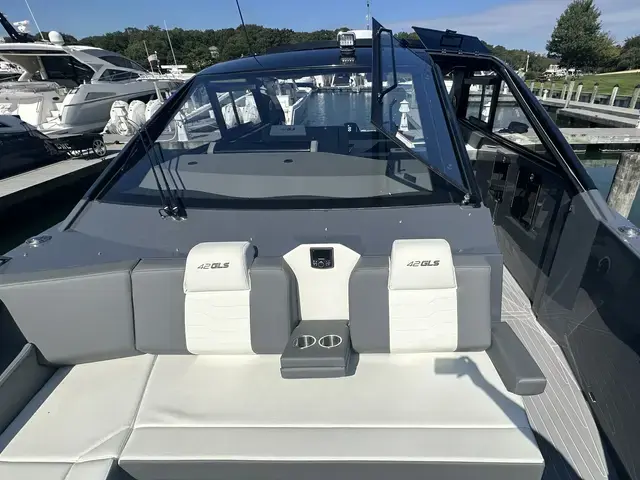 Cruisers Yachts 42 Gls South Beach - Ob