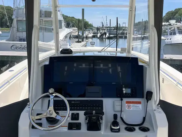 Cobia Boats 320 CC