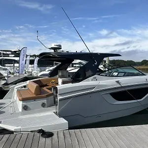 2024 Cruisers Yachts 38 Gls South Beach - Ob