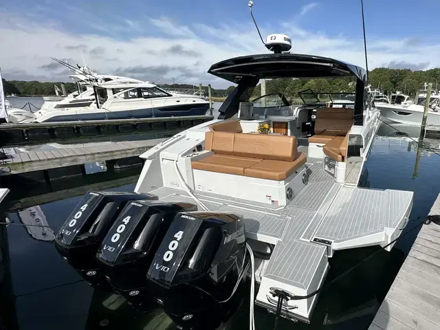 Cruisers Yachts 38 Gls South Beach - Ob