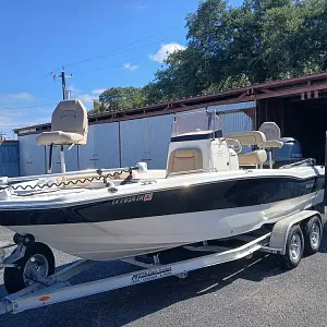 2020 NauticStar Boats 211 Hybrid