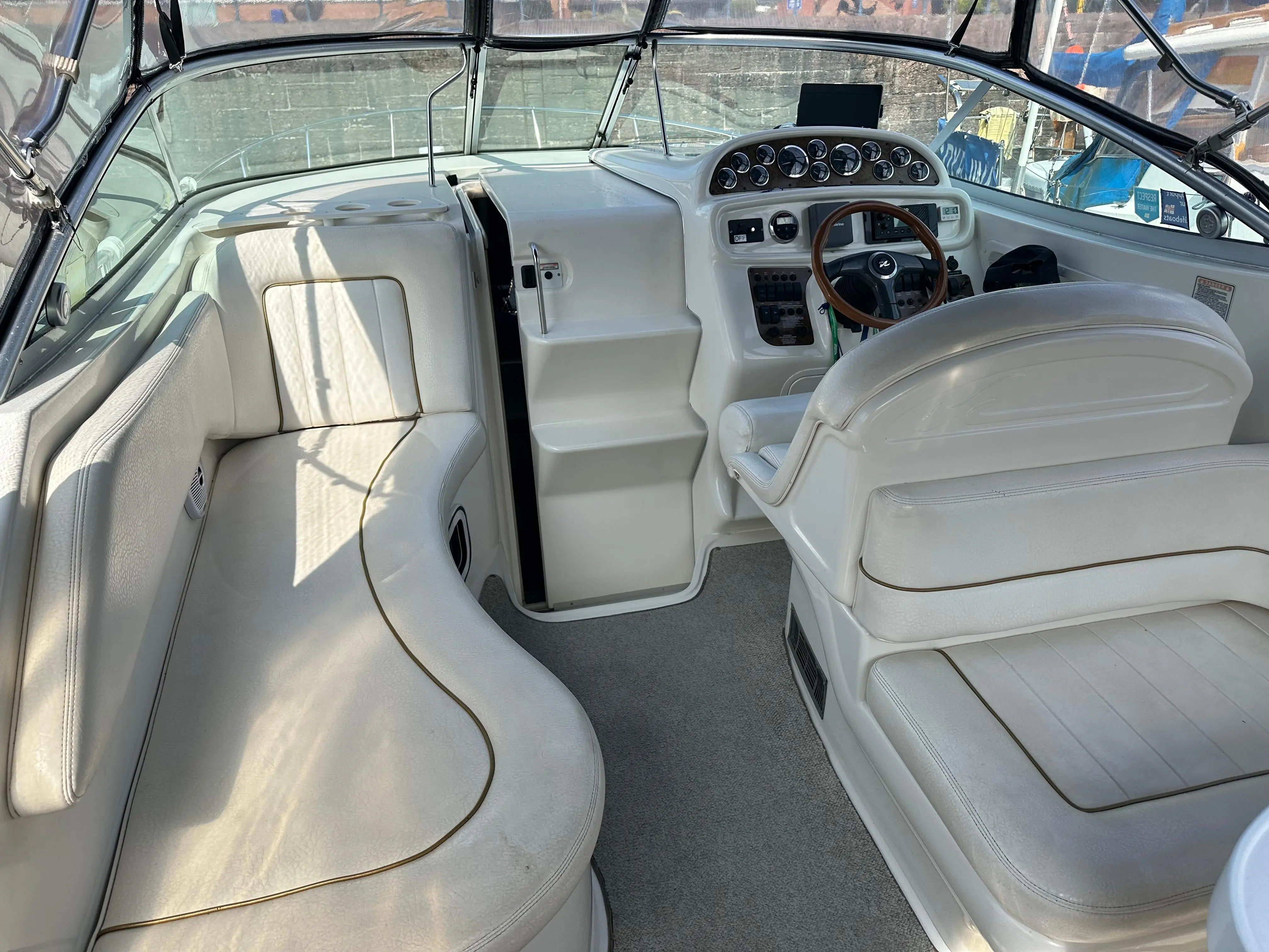 1999 Sea Ray sundancer 270