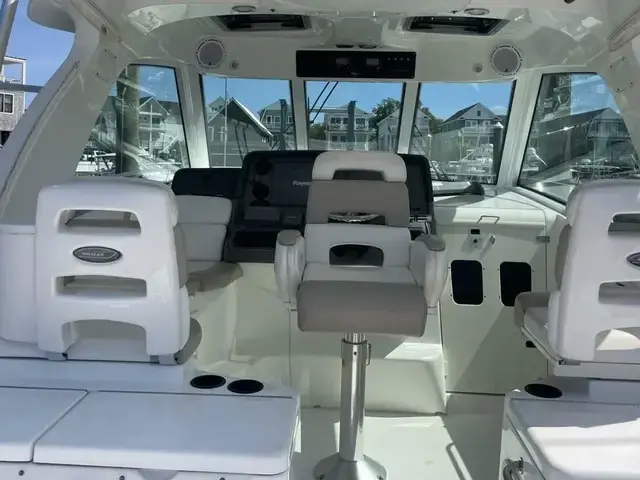 Boston Whaler 345 Conquest