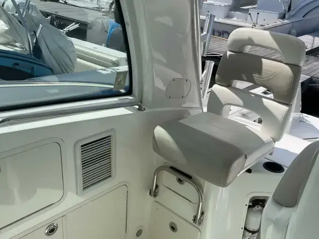 Boston Whaler 345 Conquest