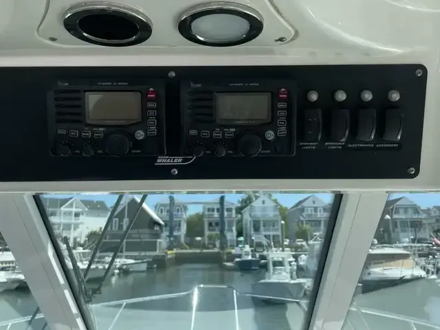 Boston Whaler 345 Conquest