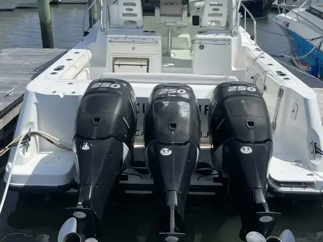 Boston Whaler 345 Conquest