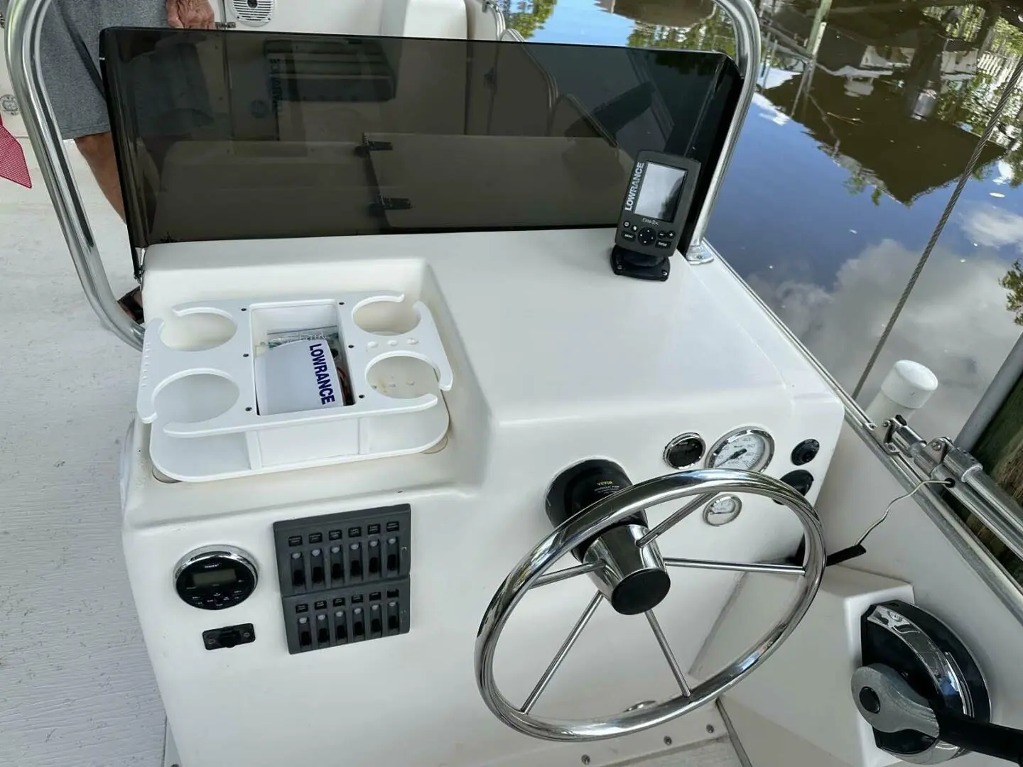 2016 Bimini cat deck boat