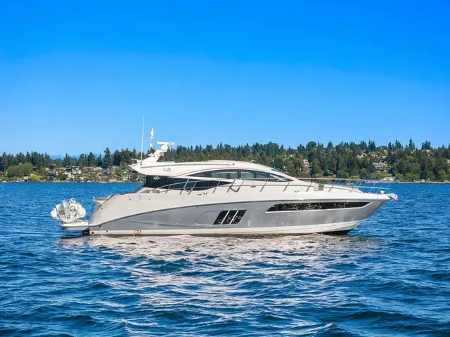 Sea Ray 590 Fly Bridge